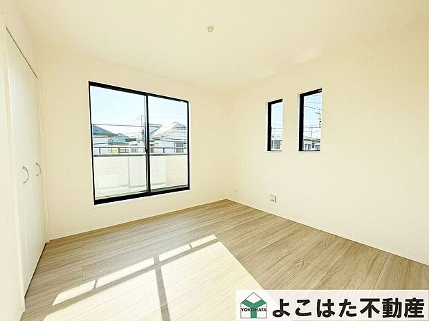 子ども部屋にもぴったりな明るいお部屋です。