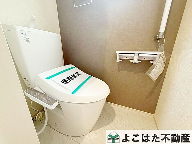 【トイレ】やさしい温水洗浄で、肌に負担の少ない洗い心地を実現。さらに、節水機能により水道代を抑えながら利用でき、家計にも環境にもやさしい設計です。