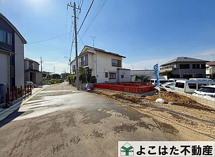 前面道路含む外観