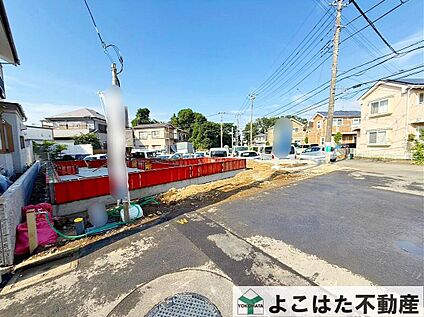 前面道路含む外観