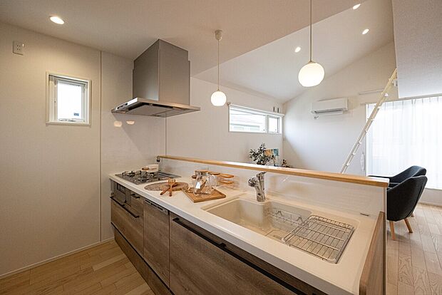 【キッチン　全体】木目調のかわいいキッチン♪