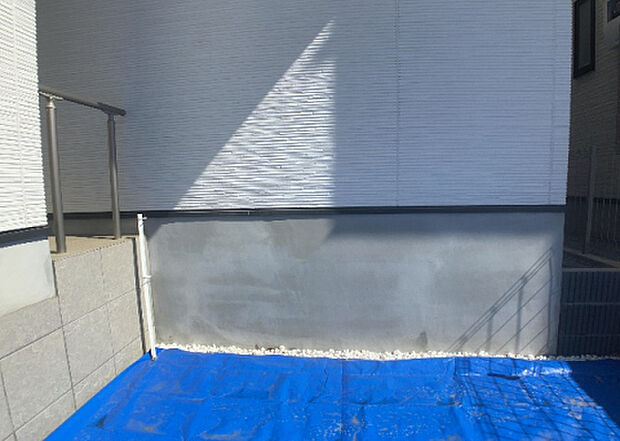 木造住宅とは土台、壁、柱など建築物の強度を支える構造体の材に木が使用されている構造を指します。構造体は建物の自重を支えるだけではなく風圧や水圧、積裁荷重などあらゆる衝撃に耐えるための基礎です。