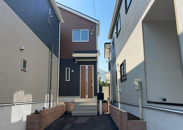 ついに完成致しました!現地をご見学に行く際は、道路の幅や周辺の交通量、施設などをご確認頂くことをおすすめします!物件の流れが早いため、内見をしたい方はお早めに当社営業までお問い合わせ頂きご予約下さい!