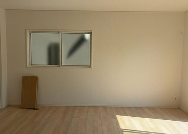 リビングの間取りの種類は大きくわけてリビングとダイニングが別になっているタイプ、リビングダイニング一体型です。どちらも一長一短ですので、家を選ぶ時はその両面をチェックして決めるようにしましょう。