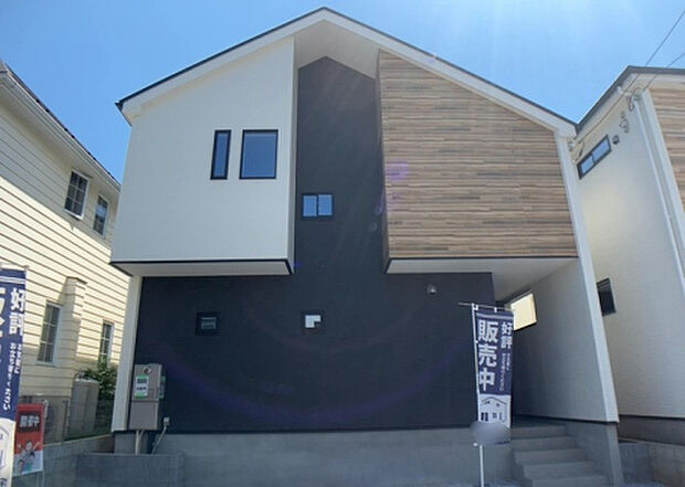 ついに完成致しました!現地をご見学に行く際は、道路の幅や周辺の交通量、施設などをご確認頂くことをおすすめします!物件の流れが早いため、内見をしたい方はお早めに当社営業までお問い合わせ頂きご予約下さい!