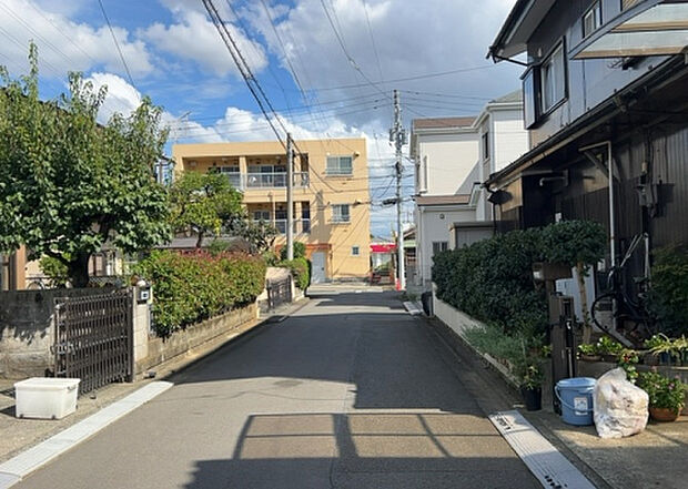 桜や紅葉の名所に出かける人は多いと思いますが、家にいながら季節の移ろいを感じる生活を送りませんか?リビングや窓から見える景色が生活を彩るワンポイントに!現地から見える景色を堪能してみては如何でしょう。