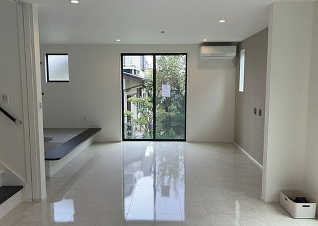 リビングの間取りの種類は大きくわけてリビングとダイニングが別になっているタイプ、リビングダイニング一体型です。どちらも一長一短ですので、家を選ぶ時はその両面をチェックして決めるようにしましょう。