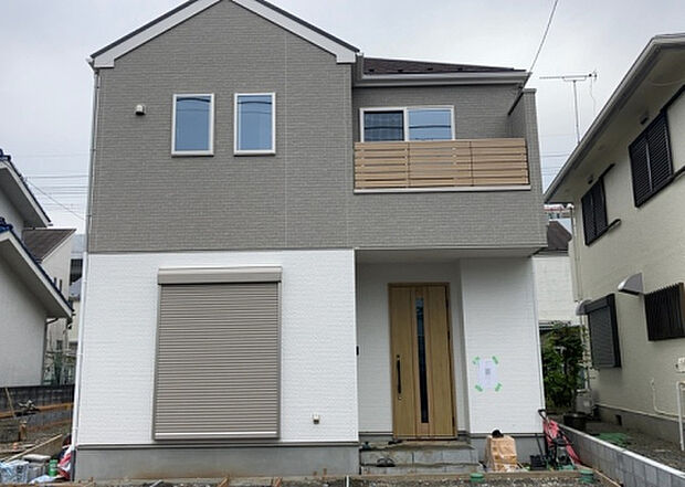 ついに完成致しました!現地をご見学に行く際は、道路の幅や周辺の交通量、施設などをご確認頂くことをおすすめします!物件の流れが早いため、内見をしたい方はお早めに当社営業までお問い合わせ頂きご予約下さい!