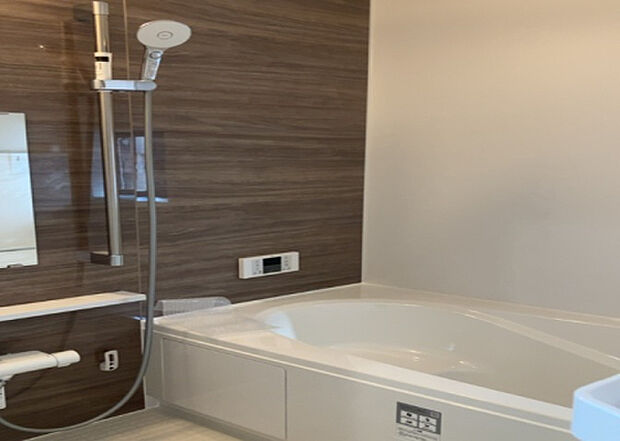 入浴時の快適さも大事なことですが、綺麗な状態を維持できなければ気持ちよく入浴できません。毎日の掃除が楽という点は大事なポイントになります!カビが生えにくく掃除がしやすい、壁や浴槽を選ぶといいでしょう。