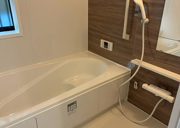 入浴時の快適さも大事なことですが、綺麗な状態を維持できなければ気持ちよく入浴できません。毎日の掃除が楽という点は大事なポイントになります!カビが生えにくく掃除がしやすい、壁や浴槽を選ぶといいでしょう。