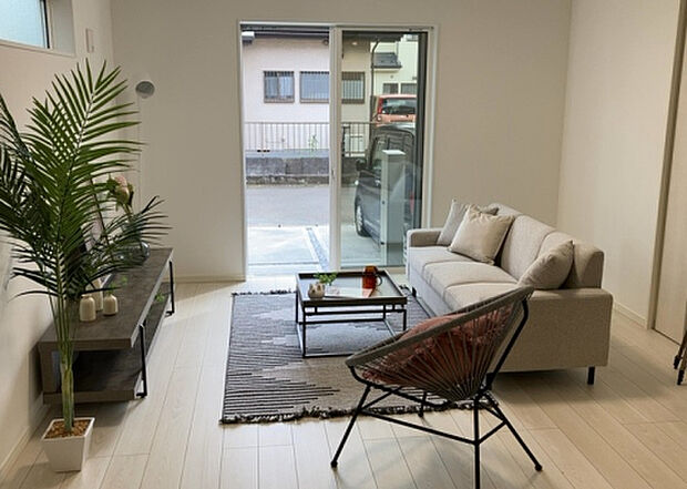 リビングの間取りの種類は大きくわけてリビングとダイニングが別になっているタイプ、リビングダイニング一体型です。どちらも一長一短ですので、家を選ぶ時はその両面をチェックして決めるようにしましょう。