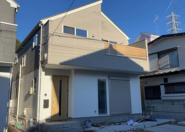 ついに完成致しました!現地をご見学に行く際は、道路の幅や周辺の交通量、施設などをご確認頂くことをおすすめします!物件の流れが早いため、内見をしたい方はお早めに当社営業までお問い合わせ頂きご予約下さい!