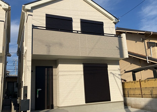 ついに完成致しました!現地をご見学に行く際は、道路の幅や周辺の交通量、施設などをご確認頂くことをおすすめします!物件の流れが早いため、内見をしたい方はお早めに当社営業までお問い合わせ頂きご予約下さい!