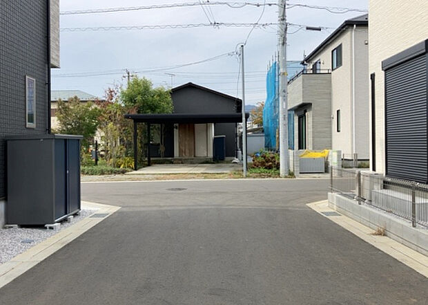 桜や紅葉の名所に出かける人は多いと思いますが、家にいながら季節の移ろいを感じる生活を送りませんか？リビングや窓から見える景色が生活を彩るワンポイントに！現地から見える景色を堪能してみては如何でしょう。