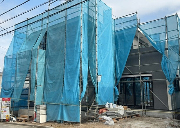 現地をご見学に行く際は、道路の幅や周辺の交通量、施設などをご確認頂くことをおすすめします!ある程度イメージをつけたいという場合は、同売主の施工事例や完成パースもお見せします。