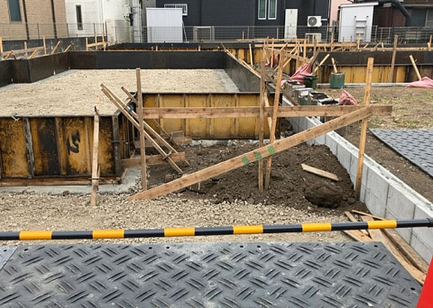 家族でのBBQを行うのであれば3坪程度の広さがあればよいでしょう。ガーデニングや家庭菜園を楽しむ際は、手入れが行き届く範囲にすると安心です。また、庭のある方角や接道が気になる方は事前に確認しましょう。