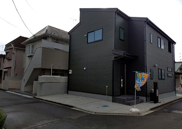 ついに完成致しました！現地をご見学に行く際は、道路の幅や周辺の交通量、施設などをご確認頂くことをおすすめします！物件の流れが早いため、内見をしたい方はお早めに当社営業までお問い合わせ頂きご予約下さい！