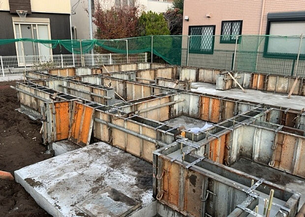 家族でのBBQを行うのであれば3坪程度の広さがあればよいでしょう。ガーデニングや家庭菜園を楽しむ際は、手入れが行き届く範囲にすると安心です。また、庭のある方角や接道が気になる方は事前に確認しましょう。