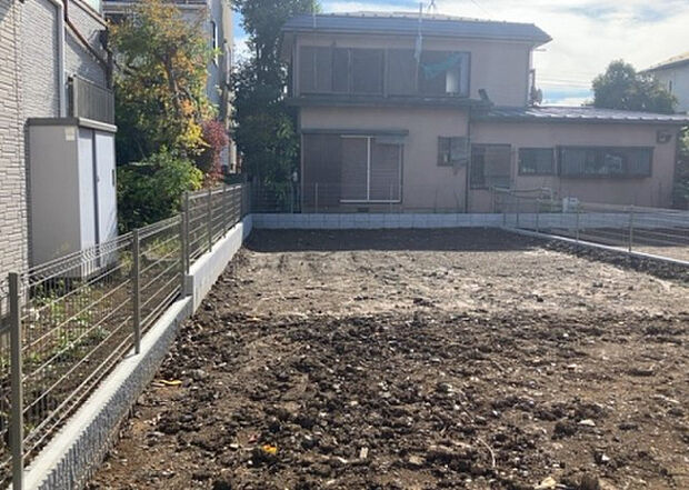 現地をご見学に行く際は、道路の幅や周辺の交通量、施設などをご確認頂くことをおすすめします!ある程度イメージをつけたいという場合は、同売主の施工事例や完成パースもお見せします。