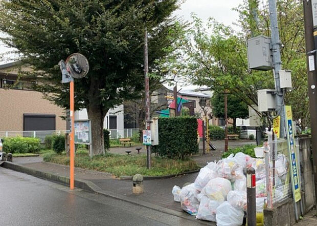 桜や紅葉の名所に出かける人は多いと思いますが、家にいながら季節の移ろいを感じる生活を送りませんか？リビングや窓から見える景色が生活を彩るワンポイントに！現地から見える景色を堪能してみては如何でしょう。