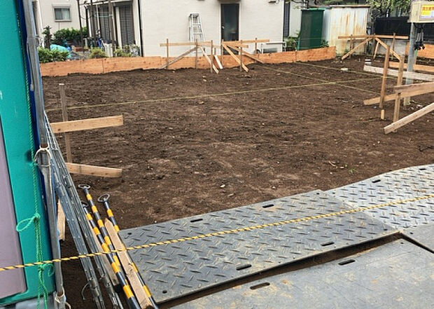 現地をご見学に行く際は、道路の幅や周辺の交通量、施設などをご確認頂くことをおすすめします!ある程度イメージをつけたいという場合は、同売主の施工事例や完成パースもお見せします。