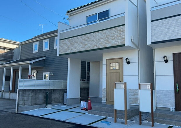 ついに完成致しました!現地をご見学に行く際は、道路の幅や周辺の交通量、施設などをご確認頂くことをおすすめします!物件の流れが早いため、内見をしたい方はお早めに当社営業までお問い合わせ頂きご予約下さい!