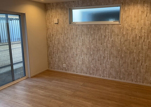 リビングの間取りの種類は大きくわけてリビングとダイニングが別になっているタイプ、リビングダイニング一体型です。どちらも一長一短ですので、家を選ぶ時はその両面をチェックして決めるようにしましょう。