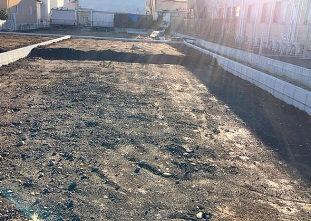 木造住宅とは土台、壁、柱など建築物の強度を支える構造体の材に木が使用されている構造を指します。構造体は建物の自重を支えるだけではなく風圧や水圧、積裁荷重などあらゆる衝撃に耐えるための基礎です。