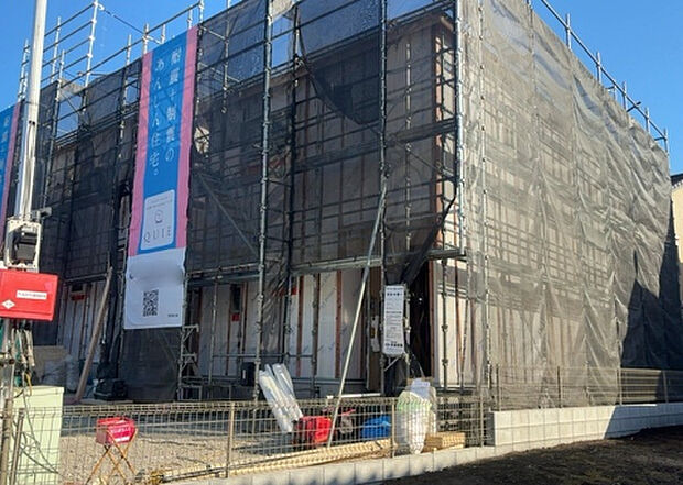 木造住宅とは土台、壁、柱など建築物の強度を支える構造体の材に木が使用されている構造を指します。構造体は建物の自重を支えるだけではなく風圧や水圧、積裁荷重などあらゆる衝撃に耐えるための基礎です。