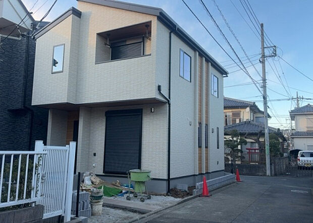 ついに完成致しました!現地をご見学に行く際は、道路の幅や周辺の交通量、施設などをご確認頂くことをおすすめします!物件の流れが早いため、内見をしたい方はお早めに当社営業までお問い合わせ頂きご予約下さい!