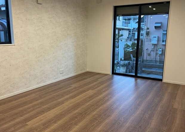 リビングの間取りの種類は大きくわけてリビングとダイニングが別になっているタイプ、リビングダイニング一体型です。どちらも一長一短ですので、家を選ぶ時はその両面をチェックして決めるようにしましょう。