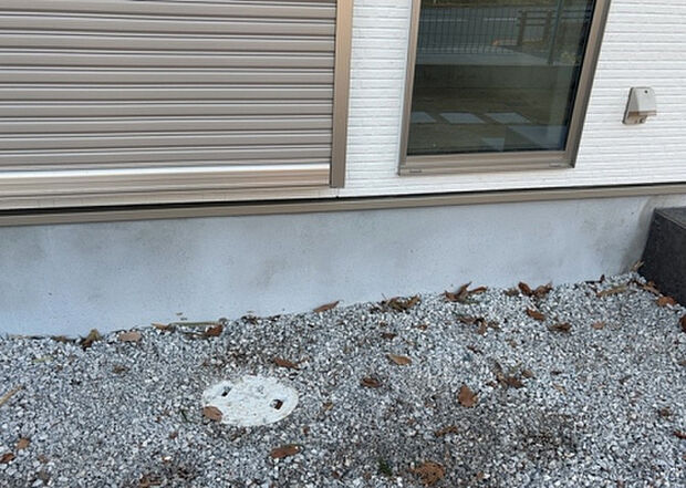 木造住宅とは土台、壁、柱など建築物の強度を支える構造体の材に木が使用されている構造を指します。構造体は建物の自重を支えるだけではなく風圧や水圧、積裁荷重などあらゆる衝撃に耐えるための基礎です。