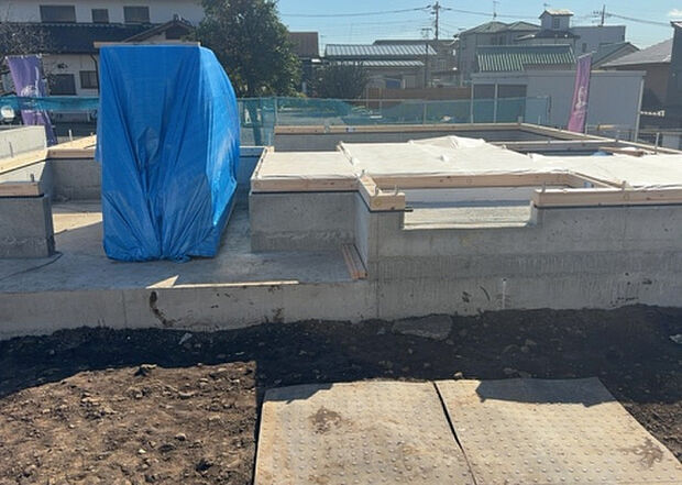 木造住宅とは土台、壁、柱など建築物の強度を支える構造体の材に木が使用されている構造を指します。構造体は建物の自重を支えるだけではなく風圧や水圧、積裁荷重などあらゆる衝撃に耐えるための基礎です。