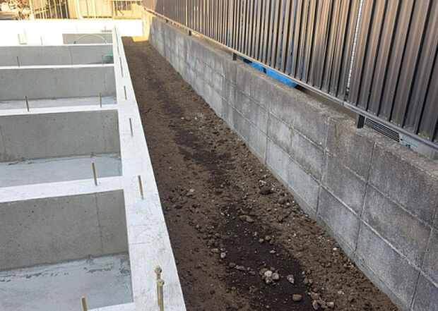 家族でのBBQを行うのであれば3坪程度の広さがあればよいでしょう。ガーデニングや家庭菜園を楽しむ際は、手入れが行き届く範囲にすると安心です。また、庭のある方角や接道が気になる方は事前に確認しましょう。