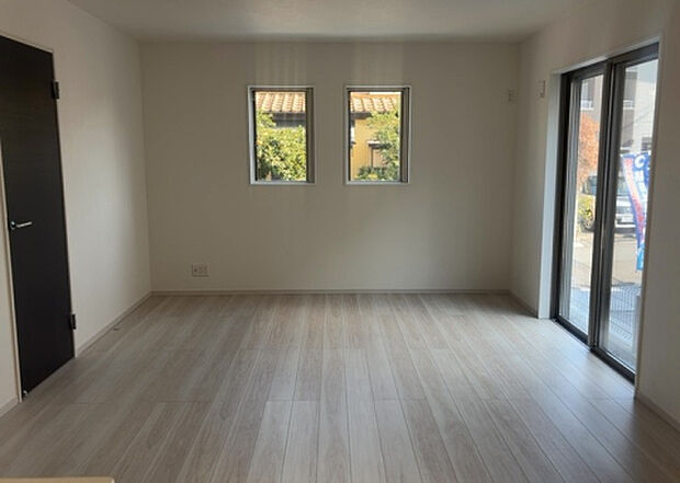 リビングの間取りの種類は大きくわけてリビングとダイニングが別になっているタイプ、リビングダイニング一体型です。どちらも一長一短ですので、家を選ぶ時はその両面をチェックして決めるようにしましょう。