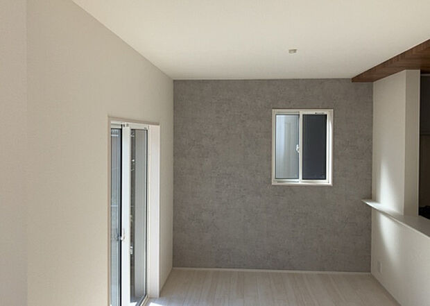 リビングの間取りの種類は大きくわけてリビングとダイニングが別になっているタイプ、リビングダイニング一体型です。どちらも一長一短ですので、家を選ぶ時はその両面をチェックして決めるようにしましょう。