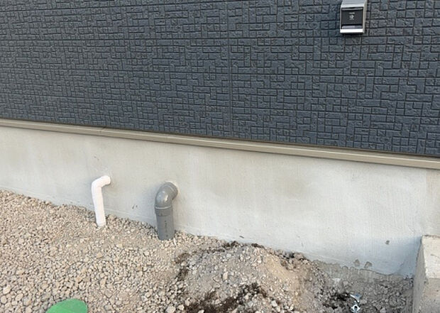 木造住宅とは土台、壁、柱など建築物の強度を支える構造体の材に木が使用されている構造を指します。構造体は建物の自重を支えるだけではなく風圧や水圧、積裁荷重などあらゆる衝撃に耐えるための基礎です。