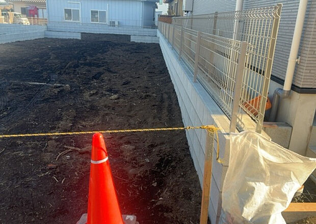 家族でのBBQを行うのであれば3坪程度の広さがあればよいでしょう。ガーデニングや家庭菜園を楽しむ際は、手入れが行き届く範囲にすると安心です。また、庭のある方角や接道が気になる方は事前に確認しましょう。