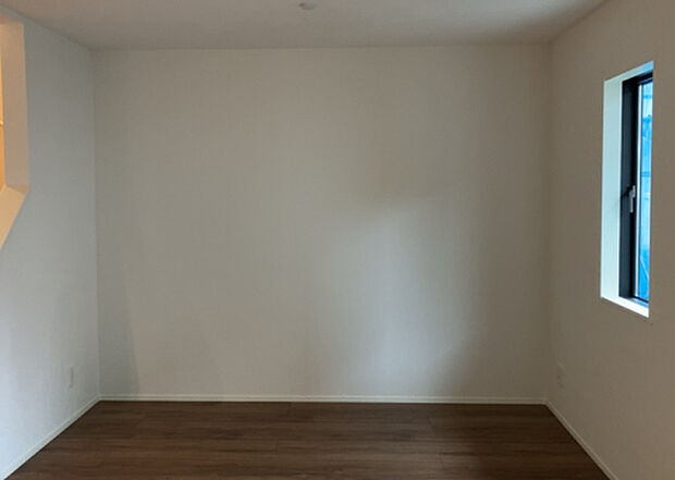 リビングの間取りの種類は大きくわけてリビングとダイニングが別になっているタイプ、リビングダイニング一体型です。どちらも一長一短ですので、家を選ぶ時はその両面をチェックして決めるようにしましょう。