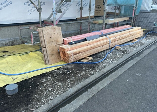 家族でのBBQを行うのであれば3坪程度の広さがあればよいでしょう。ガーデニングや家庭菜園を楽しむ際は、手入れが行き届く範囲にすると安心です。また、庭のある方角や接道が気になる方は事前に確認しましょう。