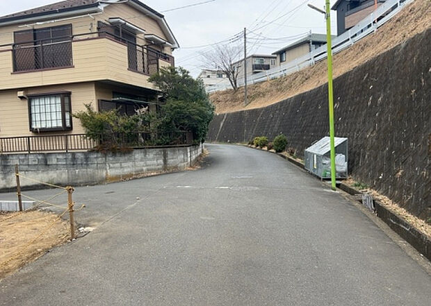 桜や紅葉の名所に出かける人は多いと思いますが、家にいながら季節の移ろいを感じる生活を送りませんか?リビングや窓から見える景色が生活を彩るワンポイントに!現地から見える景色を堪能してみては如何でしょう。