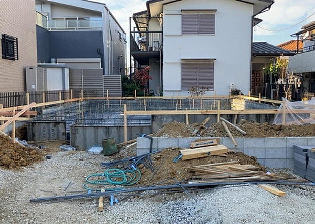 現地をご見学に行く際は、道路の幅や周辺の交通量、施設などをご確認頂くことをおすすめします!ある程度イメージをつけたいという場合は、同売主の施工事例や完成パースもお見せします。