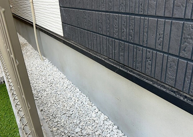 木造住宅とは土台、壁、柱など建築物の強度を支える構造体の材に木が使用されている構造を指します。構造体は建物の自重を支えるだけではなく風圧や水圧、積裁荷重などあらゆる衝撃に耐えるための基礎です。