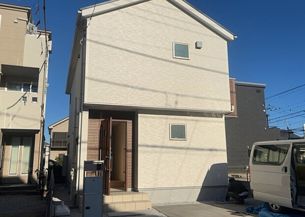 ついに完成致しました!現地をご見学に行く際は、道路の幅や周辺の交通量、施設などをご確認頂くことをおすすめします!物件の流れが早いため、内見をしたい方はお早めに当社営業までお問い合わせ頂きご予約下さい!