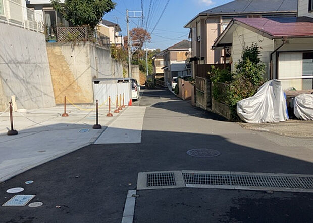 桜や紅葉の名所に出かける人は多いと思いますが、家にいながら季節の移ろいを感じる生活を送りませんか?リビングや窓から見える景色が生活を彩るワンポイントに!現地から見える景色を堪能してみては如何でしょう。