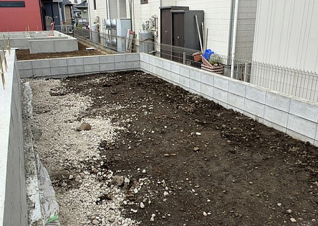 家族でのBBQを行うのであれば3坪程度の広さがあればよいでしょう。ガーデニングや家庭菜園を楽しむ際は、手入れが行き届く範囲にすると安心です。また、庭のある方角や接道が気になる方は事前に確認しましょう。