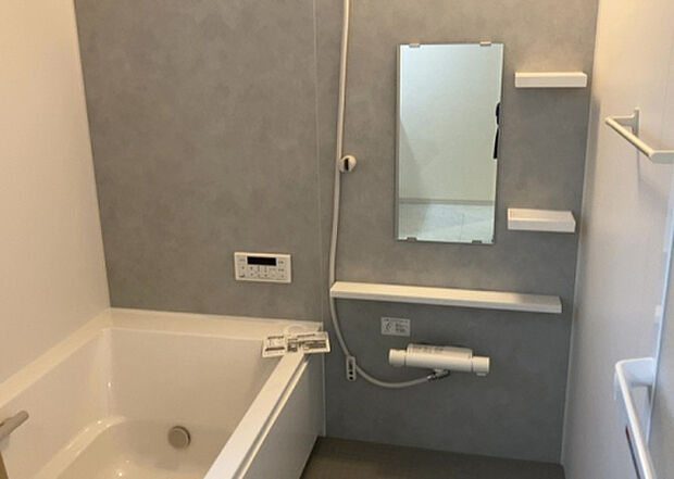 入浴時の快適さも大事なことですが、綺麗な状態を維持できなければ気持ちよく入浴できません。毎日の掃除が楽という点は大事なポイントになります!カビが生えにくく掃除がしやすい、壁や浴槽を選ぶといいでしょう。