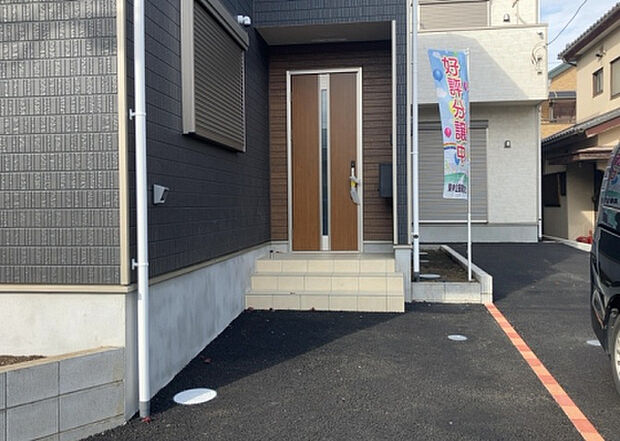 木造住宅とは土台、壁、柱など建築物の強度を支える構造体の材に木が使用されている構造を指します。構造体は建物の自重を支えるだけではなく風圧や水圧、積裁荷重などあらゆる衝撃に耐えるための基礎です。