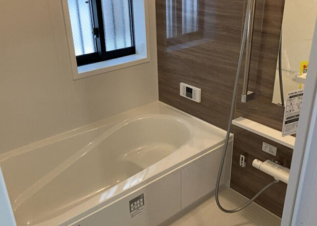 入浴時の快適さも大事なことですが、綺麗な状態を維持できなければ気持ちよく入浴できません。毎日の掃除が楽という点は大事なポイントになります!カビが生えにくく掃除がしやすい、壁や浴槽を選ぶといいでしょう。