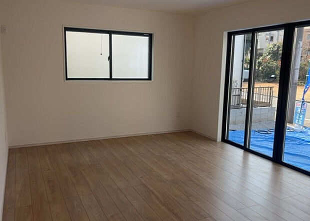 リビングの間取りの種類は大きくわけてリビングとダイニングが別になっているタイプ、リビングダイニング一体型です。どちらも一長一短ですので、家を選ぶ時はその両面をチェックして決めるようにしましょう。